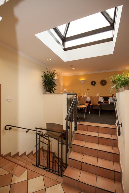 Отель Linde Restaurant & 3*